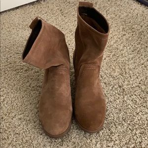 White Mountain Suede boots size 8